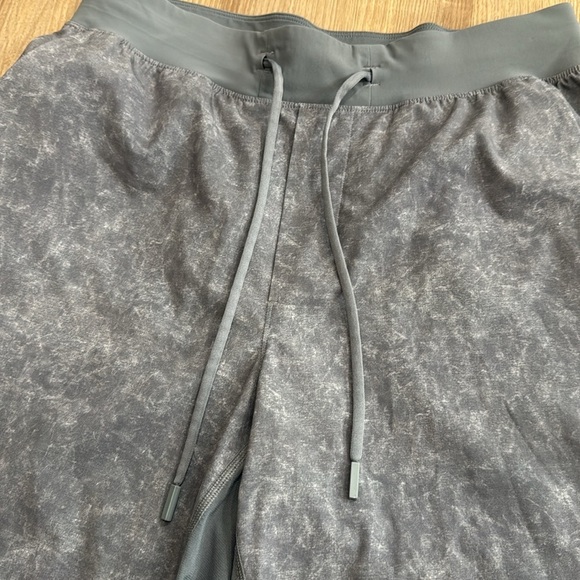 Lululemon T.H.E. Short 9" *Linerless
Gravel Dust Asphalt Grey Multi Size Medium - Picture 4 of 10